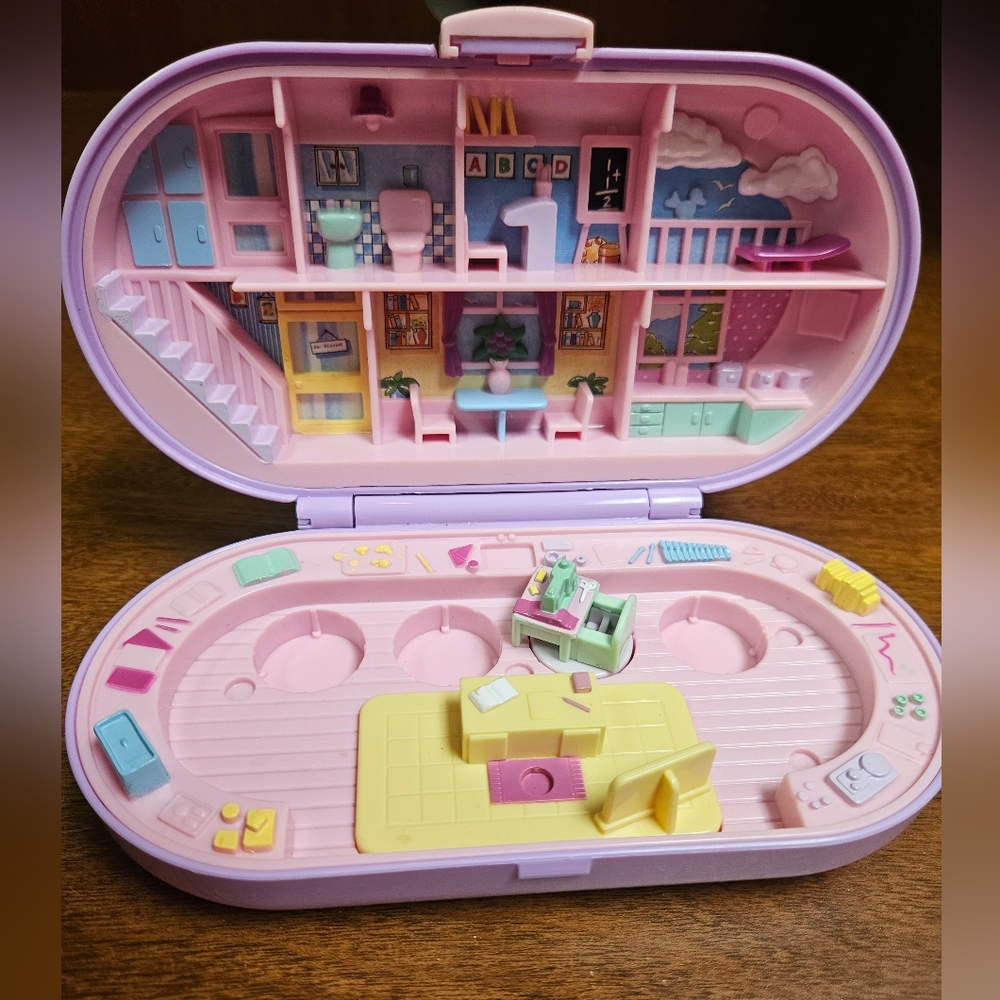 1992 Polly Pocket Stampin' School playset compact
